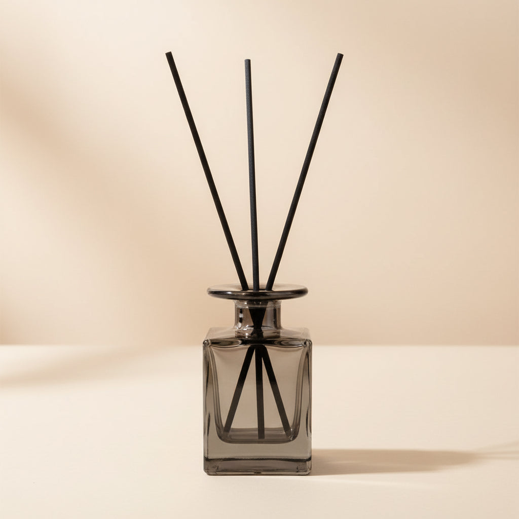 Grijze glazen fles geschikt voor DIY geuren en aromatherapie